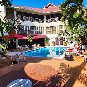3* Otel Altamont Court